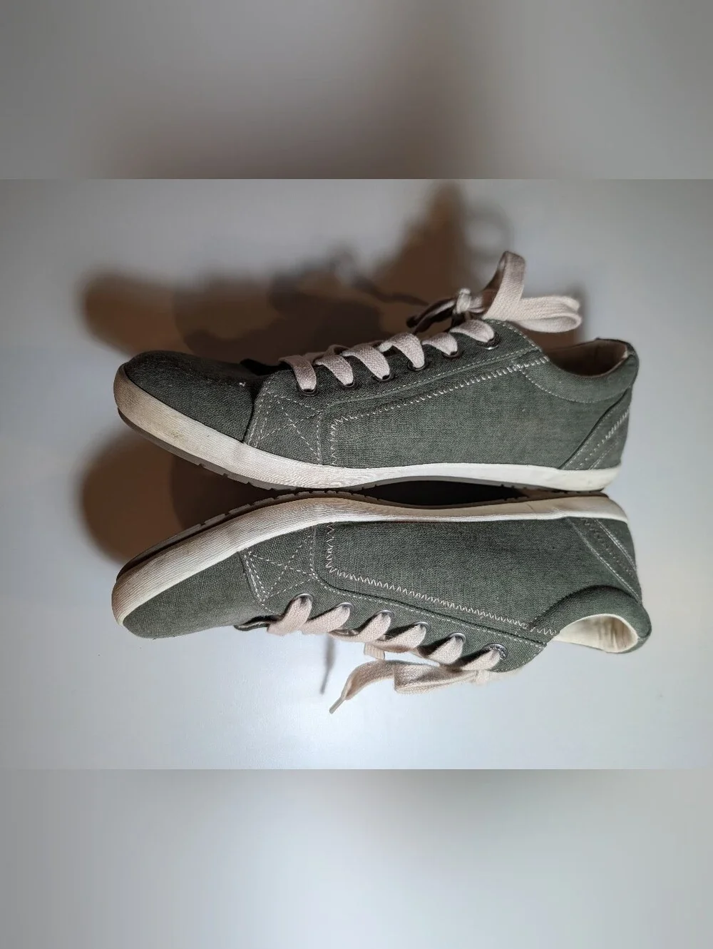 Taos Woman's Size 10.5 Casual Star Olive Green Canvas Sneakers